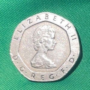 1982 United Kingdom Queen Elizabeth II Kims 20 Pence Coin